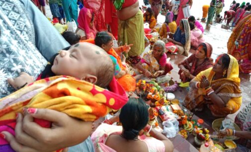 Devotees Throng Gangaghats with Fervor for Jivitputrika Vrat – Mothers Fast for Longevity of Sons